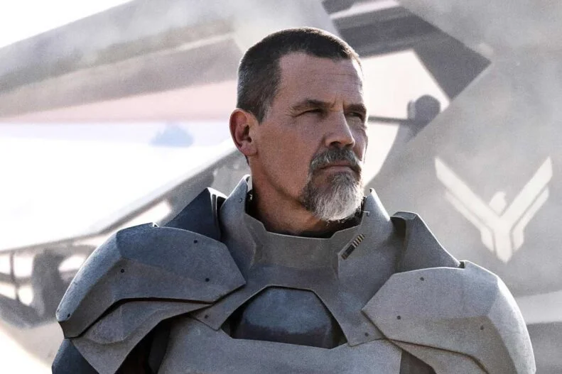 Gurney Halleck, played by Josh Brolin, wearing House Atreides battle armor in the 'Dune' movie.