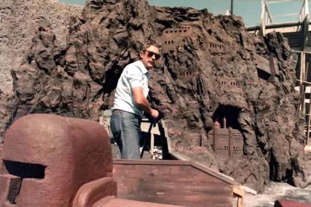 Behind-the-scenes photo of Emilio Ruiz del Río during filming of 'Dune' (1984).