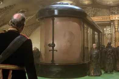 The Emperor meets with a Spacing Guild Navigator in David Lynch's 'Dune' movie.